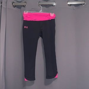 pink & black under armor crop leggings